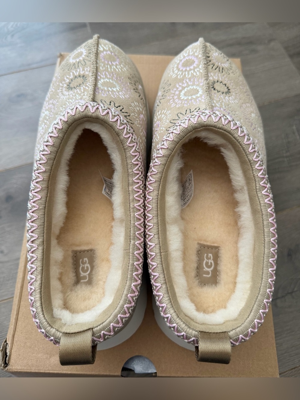 UGG Tazz Sun Stitch Mustard Seed Slippers size 10 - Picture 8 of 11